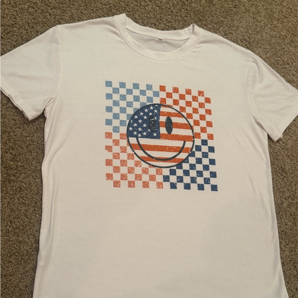 Red white and blue smiley face t shirt